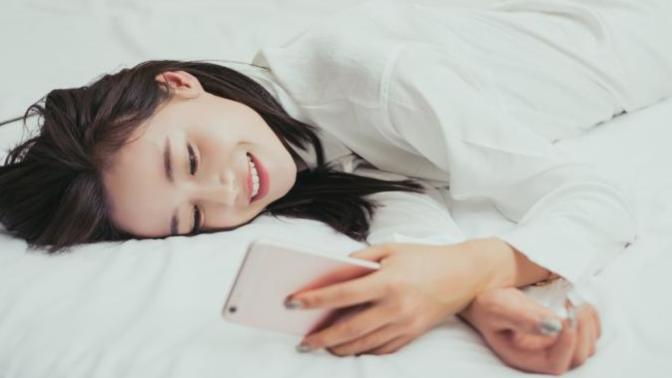 Guys, should I end this long-distance relationship with a guy who does not commit to me?