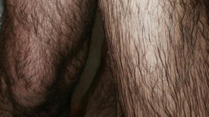Why can men have hairy legs and still women prefer it?