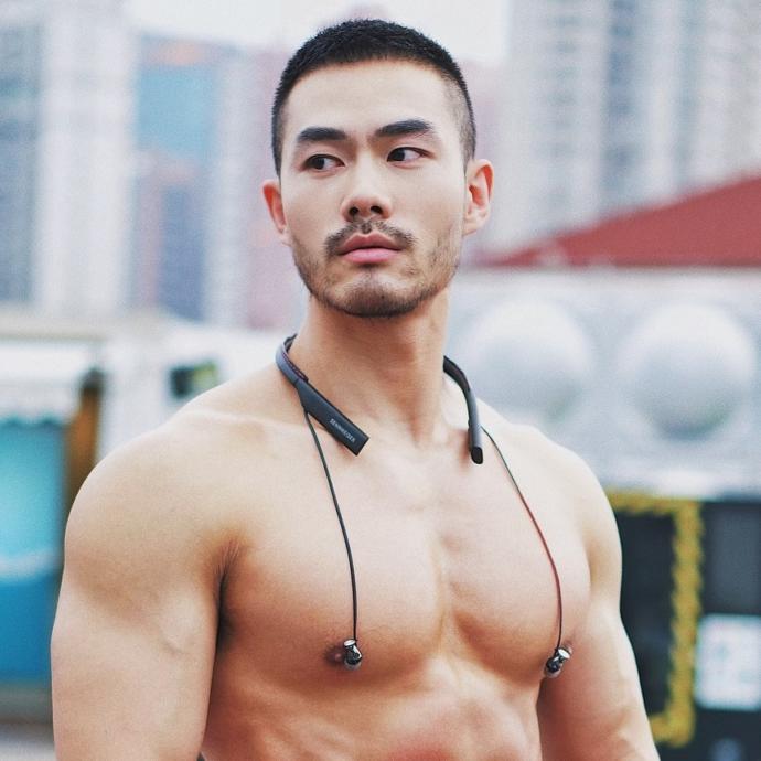 Do white girls like Asian guys?