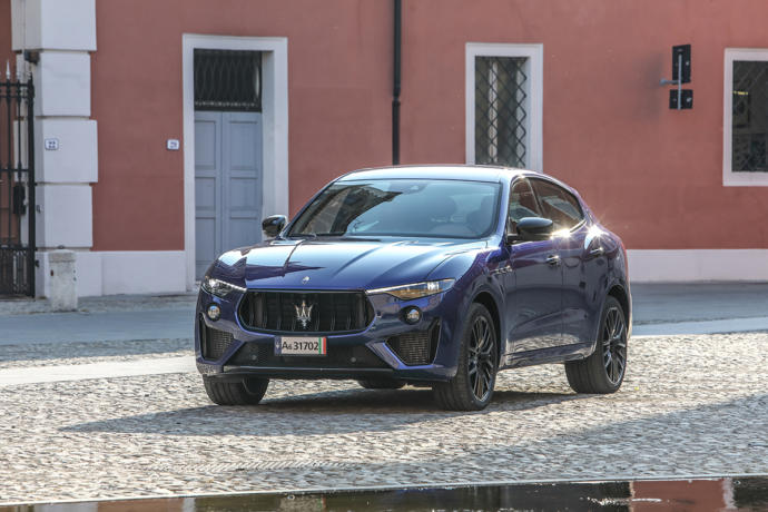 Which of these 2019/2020 Super/Luxury Vehicles of the day would you choose?