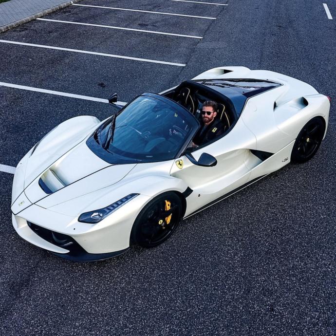 Which of these Awesome Ferraris of the Day would you choose?