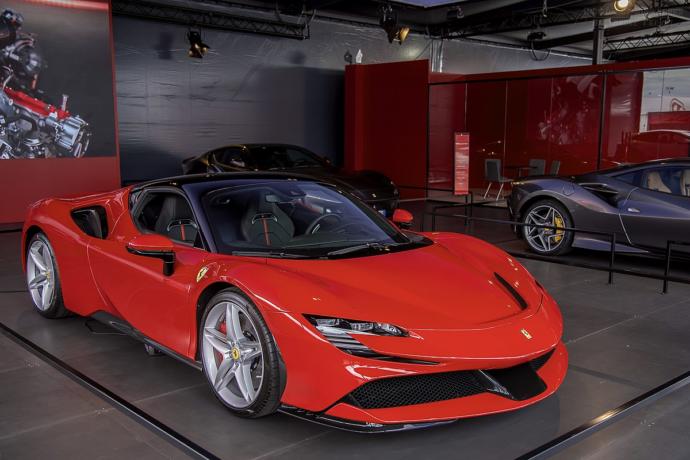 Which of these Awesome Ferraris of the Day would you choose?