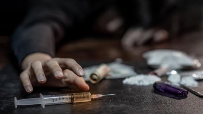 How can you support an addict who tries to quit using drugs?