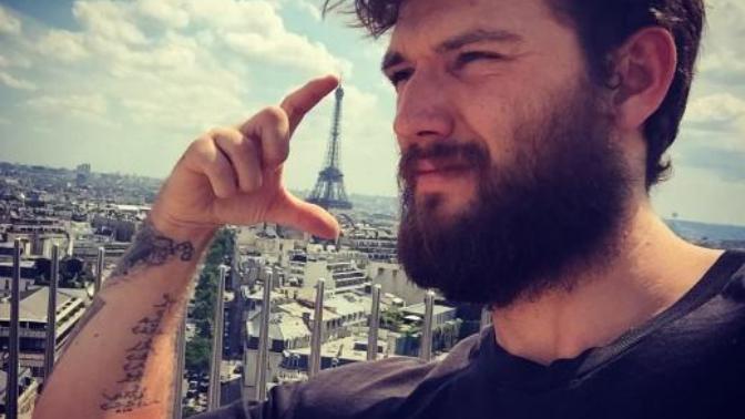 Does anyone else have a strong attraction to guys with beards or long stubble?