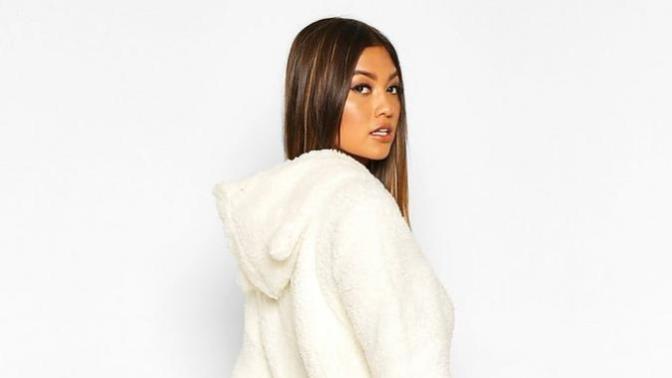 Is this a good outfit to wear to a girls night in?