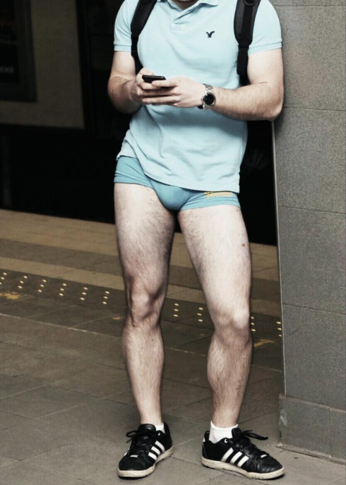 Would it be attractive to girls if guys wore short dresses?