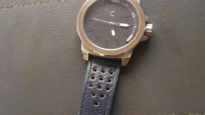 Do anyone knows what's the brand of the watch?