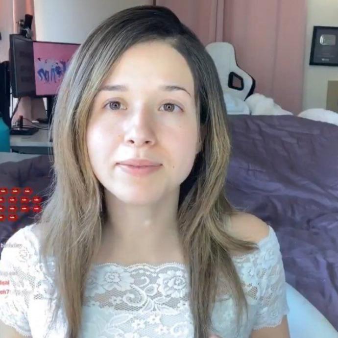 Breaking News Is Pokimane a goblin without her makeup? GirlsAskGuys