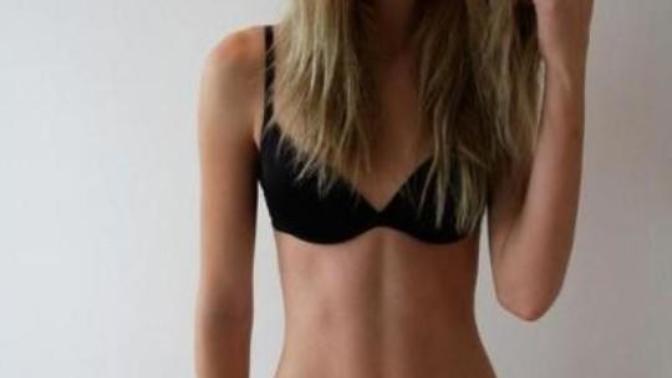 Hi ! So it's very typical question but I really want to know. Guys, what do you prefer curvy or skinny girls? And why?