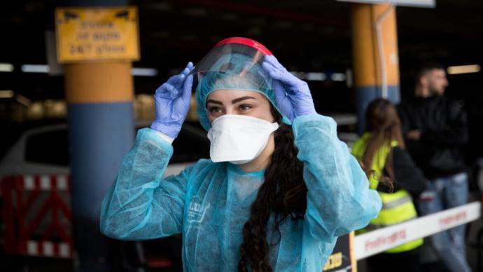 Does wearing the face mask actually work against contracting the coronavirus?
