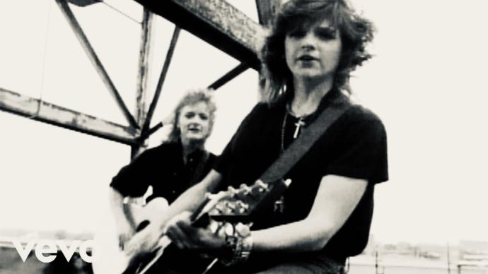 Does anyone here like the INDIGO GIRLS?