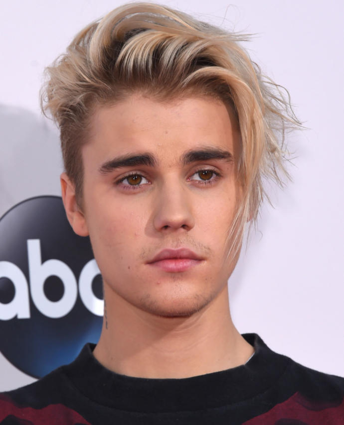 Who is a better musician Chester Bennington or Justin Bieber?