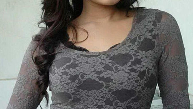What can a caucasian man do to attract an Indian woman?