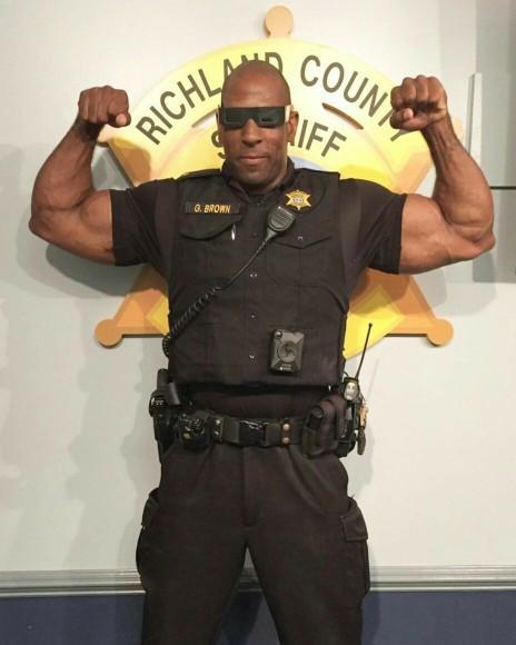 Why is that American policemen are Fat and always eating donuts? Why don't they learn from Indian police who always are lean and muscular?