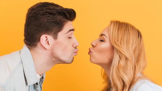 Is platonic kissing on the lips a thing?