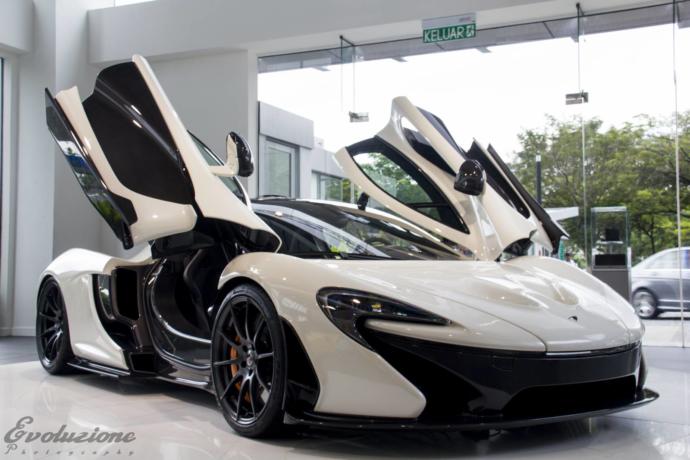 Which of these Black & White Hyper cars would you choose?