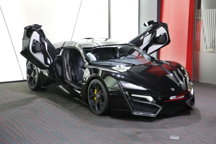 Which of these Black & White Hyper cars would you choose?