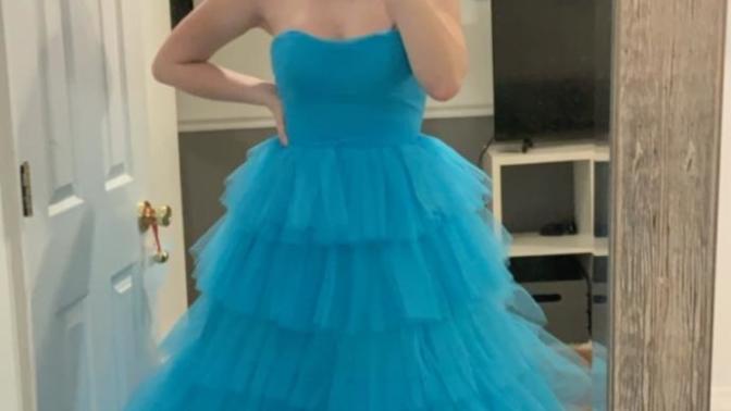 Help me with my prom dress?