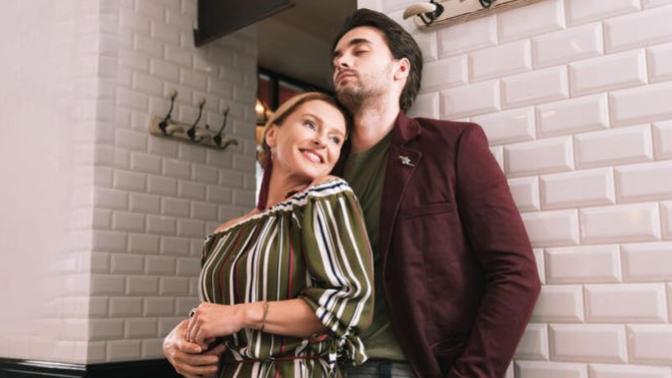 My mom (43) is dating a much younger guy (27). Does the age gap make them incompatible? Should I tell my concerns to my mom to prevent heartbreak?