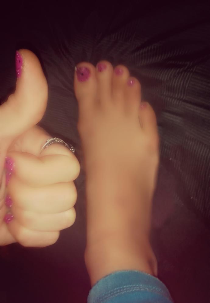 Why guys asking for my feet pics? What's wrong with them?