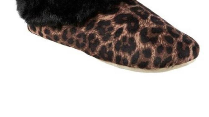 Do isotoner slippers fit tight?