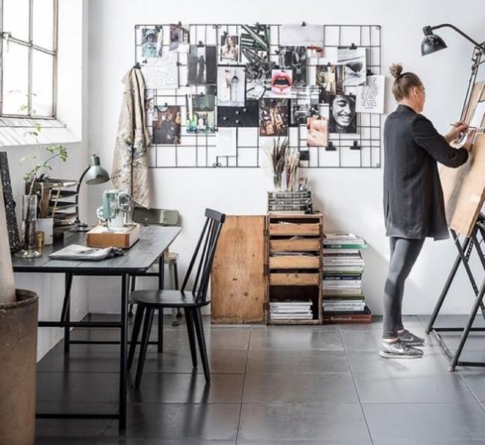 Is there any of you who works in the creative field? someone who could be considered an artist (film production, musician, writer, painter etc)?
