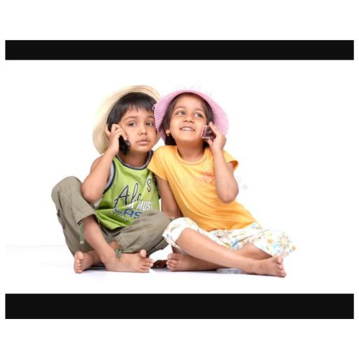 Do you have a twin brother / sister?(the twin is not of the same gender) How does it feel, if you had a twin brother / sister?