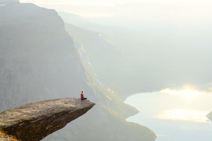 Cliff sitter, Photo: Tatiana Kolesnikova, Moment, Getty Images