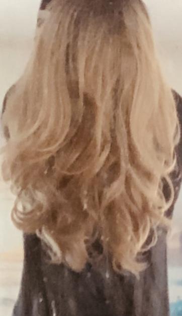 What color would you say this hair is & Do You think the style clashes with “ me” ~ Reminds me a bit of “1950s Prim Prim & Proper Soda Shop” 🤔🤷‍♀️?
