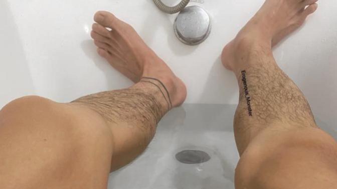 Hairy legs but smooth thighs on a guy?