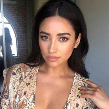 Guys, Smokey makeup or natural. Which do you find more appealing?