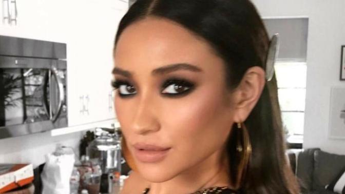 Guys, Smokey makeup or natural. Which do you find more appealing?