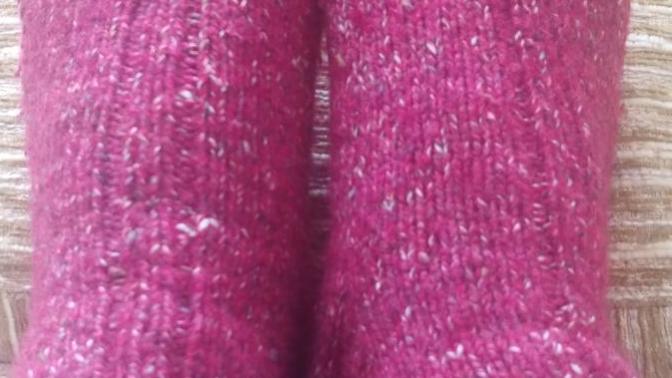Girls, how do my pink socks look 💕😍?