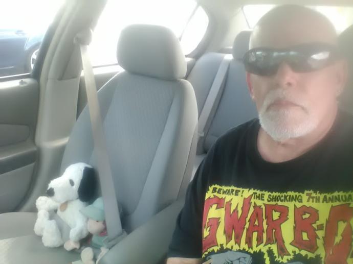 We travel together. 💞