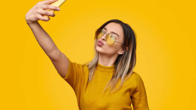 What does it mean when a girl sends you kissy selfies?
