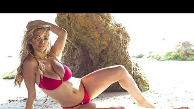Which girl has a better body?