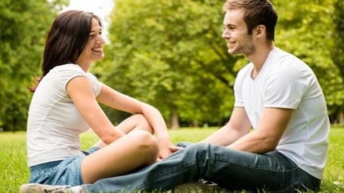 If you're taken and someone starts a conversation with you, do you usually mention your SO somewhere during it? Have you ever experienced this?