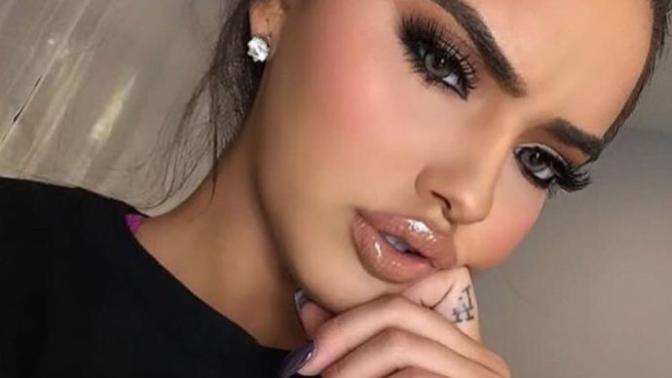 What makeup look should I do for a night out hanging with some girls and partying at the house?