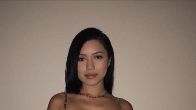 Do you think Julia Kelly is attractive?