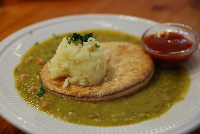 Why don't Americans eat meat pies?