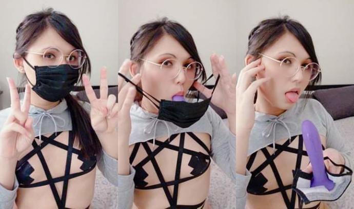 How are you feeling about the facemask look? Is it hot or not?