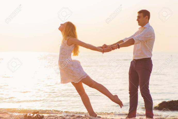 Are you a dreamer who falls in love easily. Or a realist who analyzes and takes love slowly?