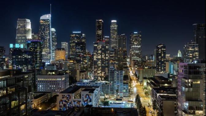 Should I move to Los Angeles or Houston?