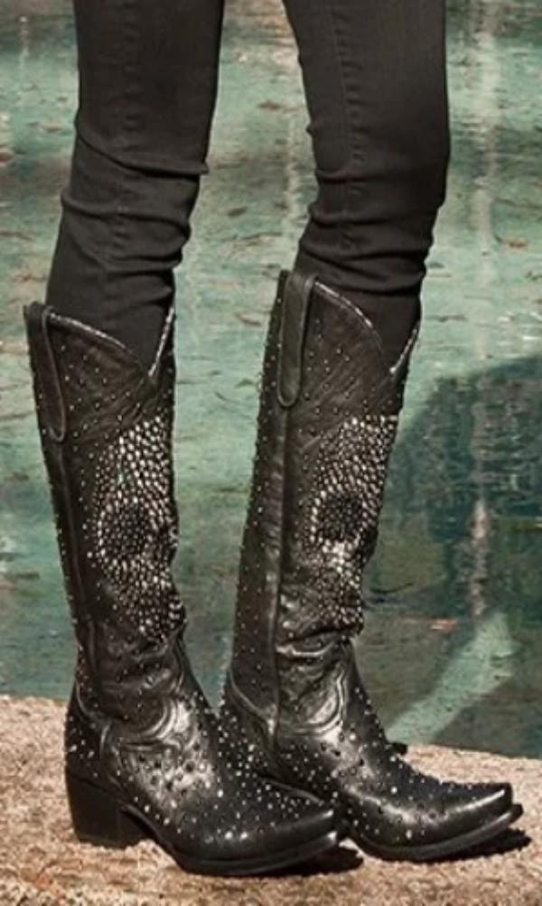 Which boots should I buy for my fiancée ?