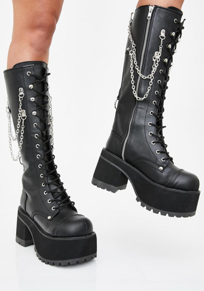 Which boots should I buy for my fiancée ?