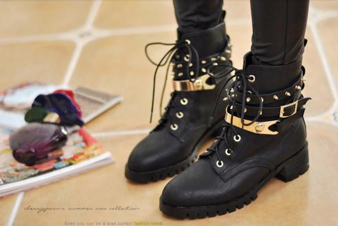 Which boots should I buy for my fiancée ?