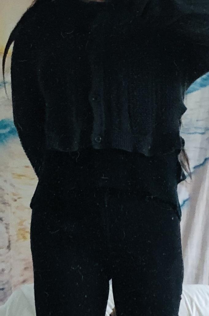 Wear me ๐นWear me not๐ฅ Sweater (If wearing sweater~ unbuttoned or buttoned)?
