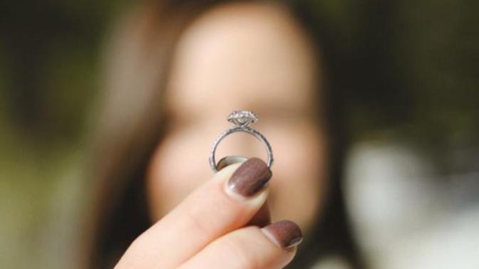 Guys, does the size/design of the engagement ring matter to you?