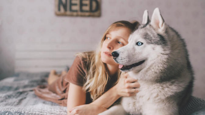 My girlfriend is moving in with her dog too early, but I don't want her dog. What do you think?