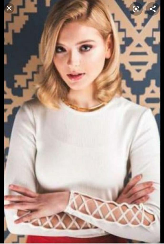 Which hair style does she look the most pretty in?